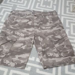 Marc ecko camo cargo shorts